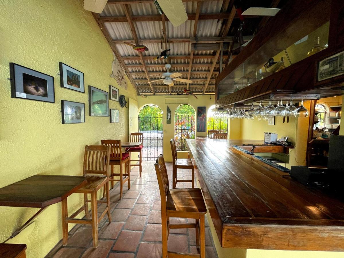 Osprey Beach Hotel Cockburn Town Buitenkant foto