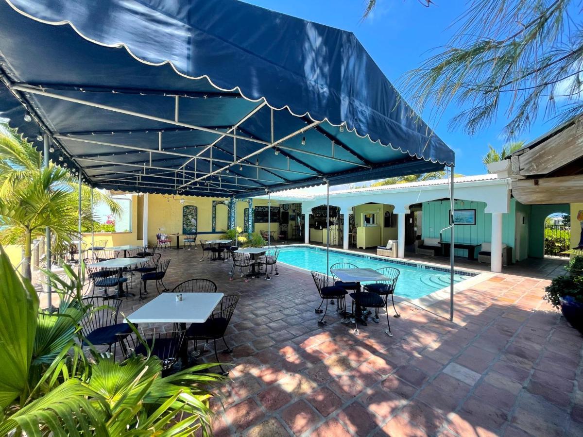 Osprey Beach Hotel Cockburn Town Buitenkant foto