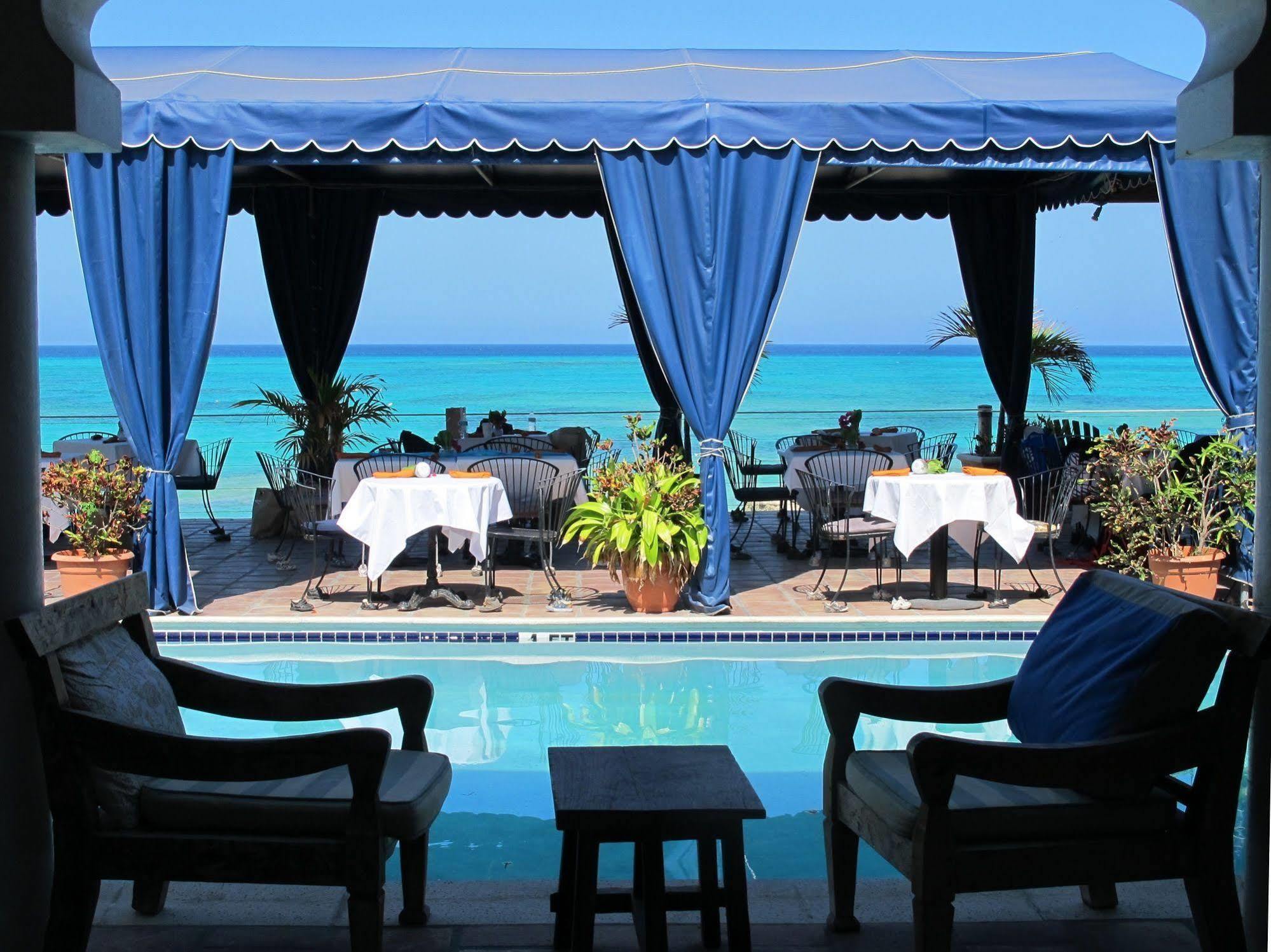 Osprey Beach Hotel Cockburn Town Buitenkant foto