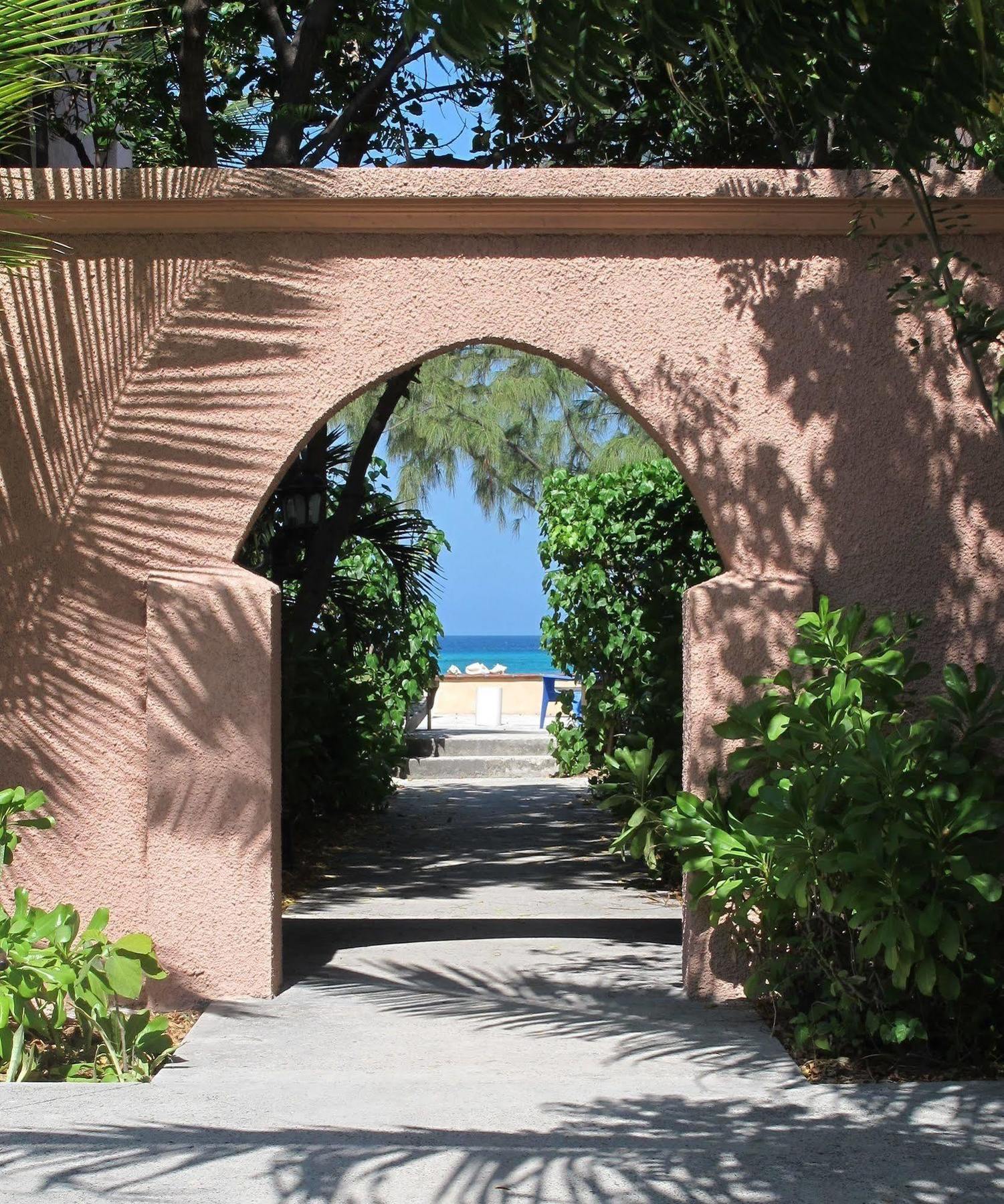 Osprey Beach Hotel Cockburn Town Buitenkant foto